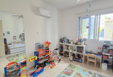 182185-town-house-for-sale-in-universalfull