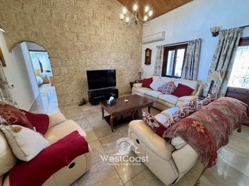 183319-bungalow-for-sale-in-droushiafull