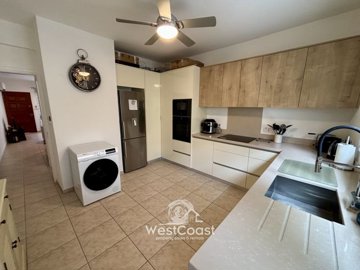 184259-town-house-for-sale-in-peyiafull