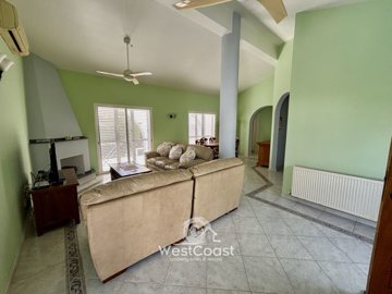 185203-bungalow-for-sale-in-sea-caves-stgeorg