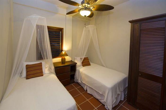 Image No.11-8 Bed Villa for sale