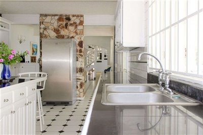 12-kitchen