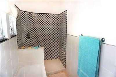 17-shower-room