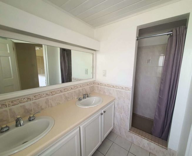 Image No.18-3 Bed Townhouse for sale