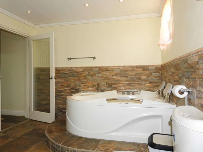 Image No.12-4 Bed Villa for sale