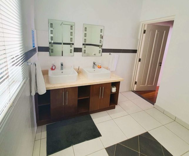 Image No.20-3 Bed Townhouse for sale