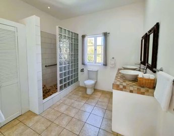 bathroom-3-scaled