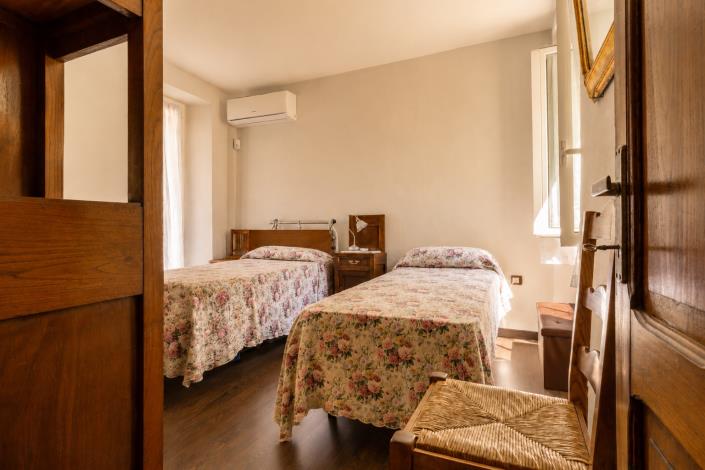Image No.9-4 Bed House for sale