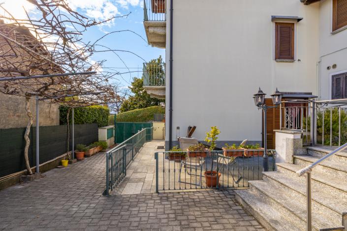 Image No.15-2 Bed Semi-Detached for sale