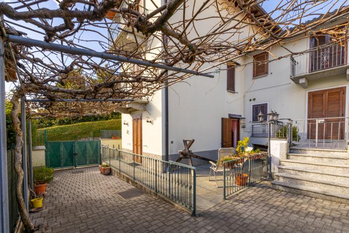 Image No.16-2 Bed Semi-Detached for sale