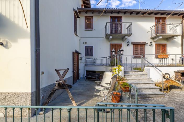 Image No.17-2 Bed Semi-Detached for sale