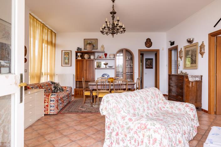 Image No.19-4 Bed House for sale