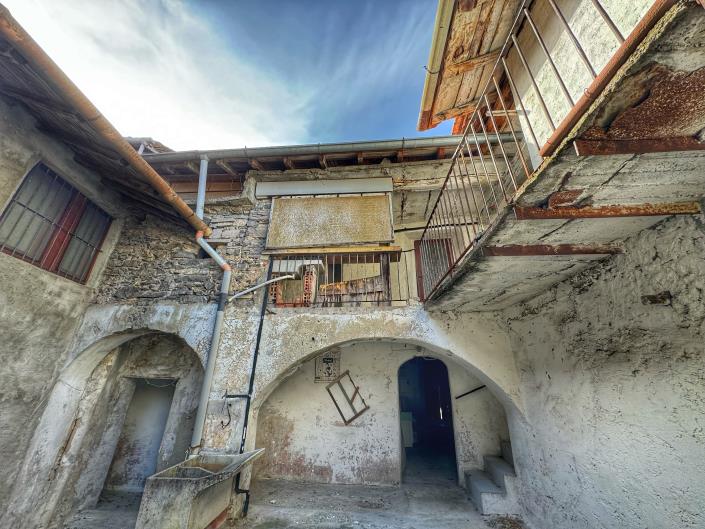 Image No.2-9 Bed House for sale