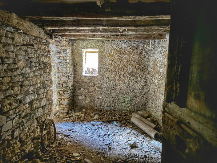 Image No.18-9 Bed House for sale