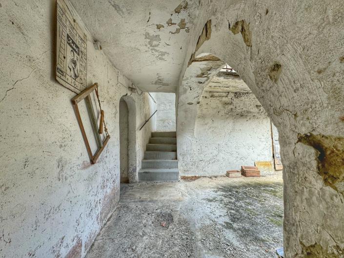 Image No.1-9 Bed House for sale
