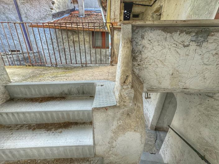 Image No.4-9 Bed House for sale