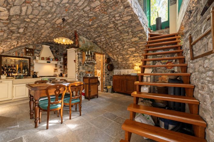 Image No.8-3 Bed Townhouse for sale
