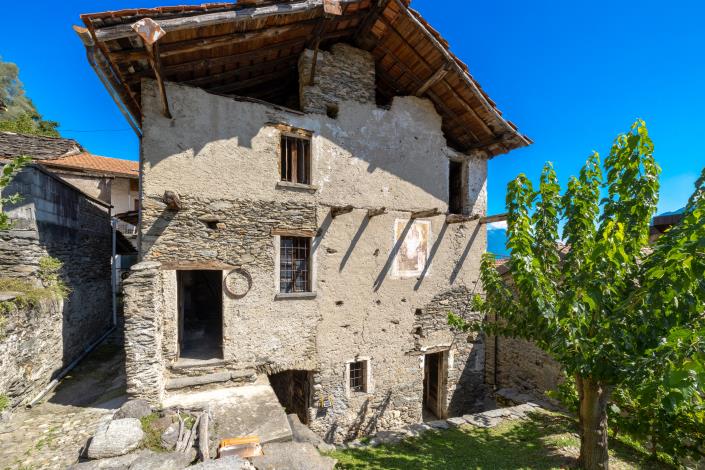 Image No.1-4 Bed House for sale