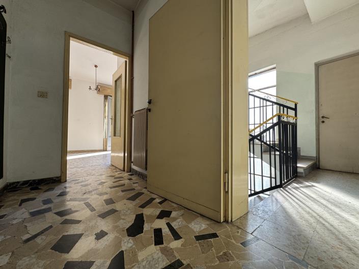 Image No.6-2 Bed Townhouse for sale