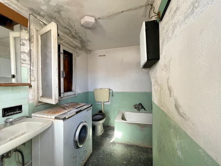 Image No.13-3 Bed House for sale