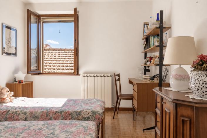Image No.19-2 Bed Semi-Detached for sale