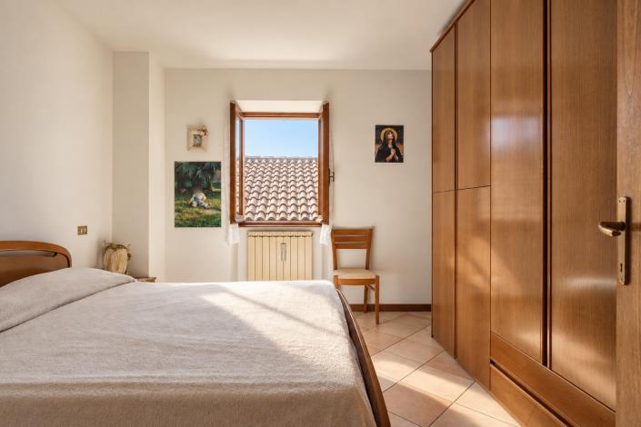 Image No.20-2 Bed Semi-Detached for sale
