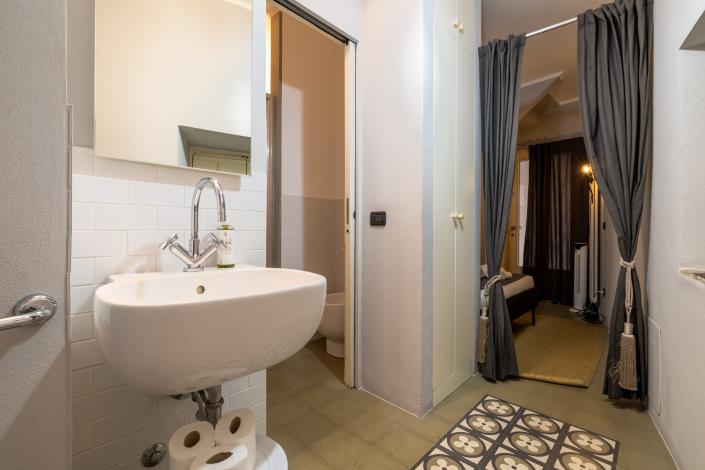 Image No.20-2 Bed Apartment for sale