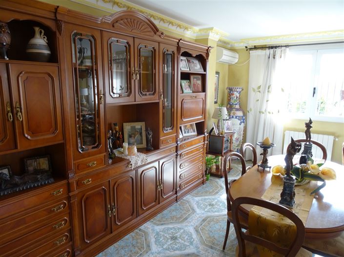 Image No.17-5 Bed Townhouse for sale