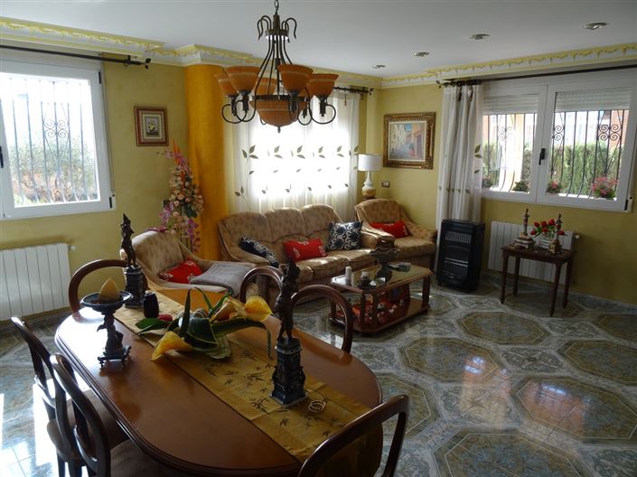 Image No.18-5 Bed Townhouse for sale