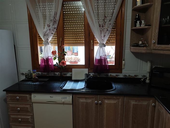 Image No.12-5 Bed Townhouse for sale