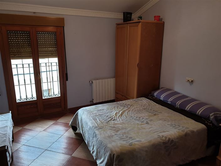 Image No.19-5 Bed Townhouse for sale