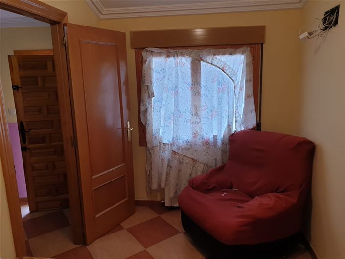 Image No.25-5 Bed Townhouse for sale