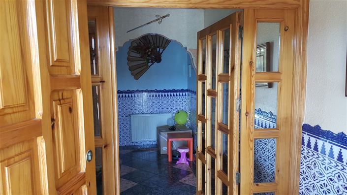 Image No.5-8 Bed Country House for sale