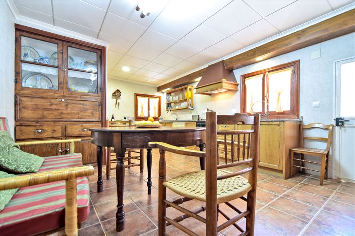 Image No.12-10 Bed Commercial for sale