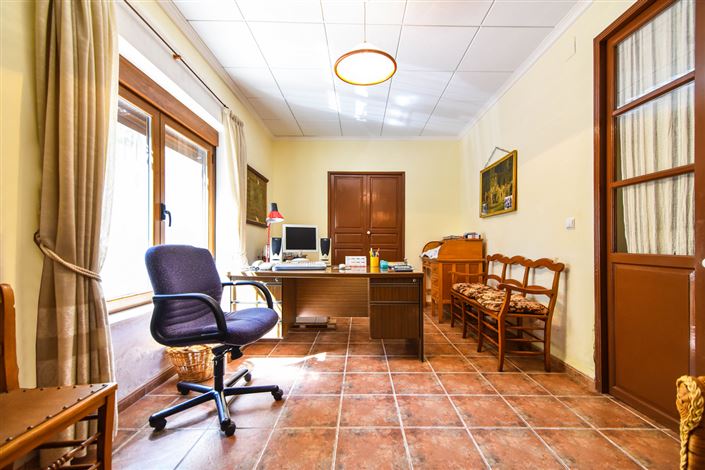 Image No.13-10 Bed Commercial for sale