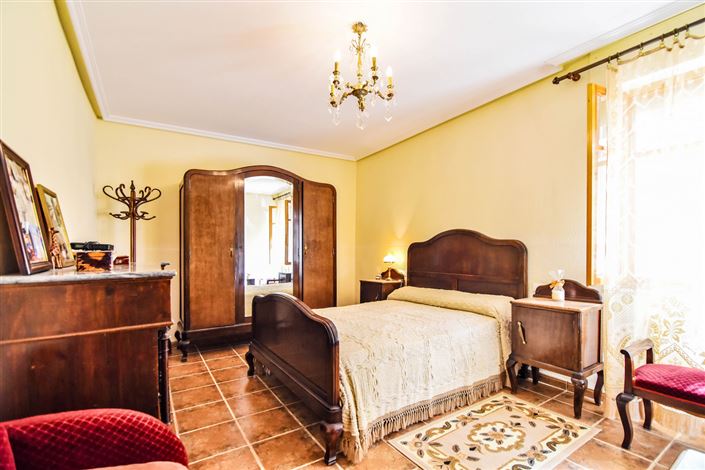 Image No.19-10 Bed Commercial for sale