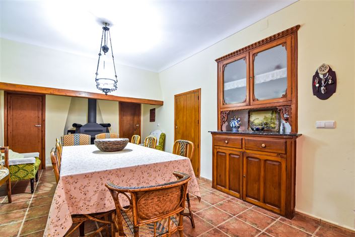 Image No.21-10 Bed Commercial for sale