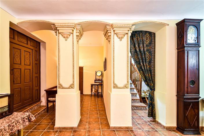 Image No.4-10 Bed Commercial for sale