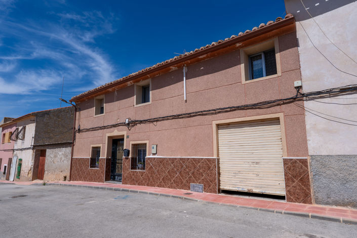 Image No.1-6 Bed Townhouse for sale