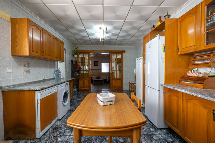 Image No.18-6 Bed Townhouse for sale