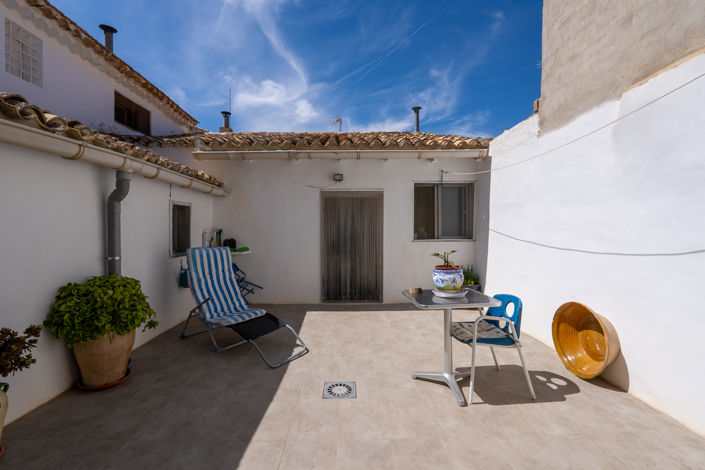 Image No.21-6 Bed Townhouse for sale