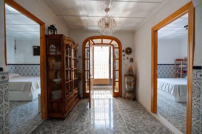 Image No.4-6 Bed Townhouse for sale