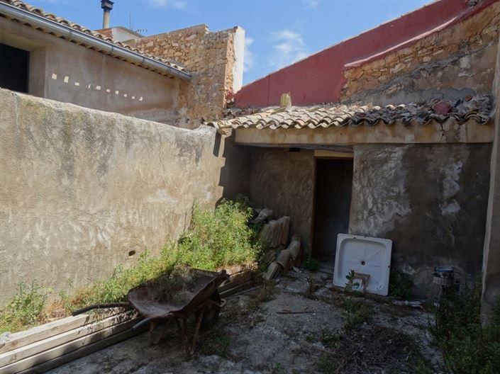 Image No.14-7 Bed Farmhouse for sale