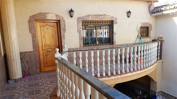 Image No.16-5 Bed Townhouse for sale