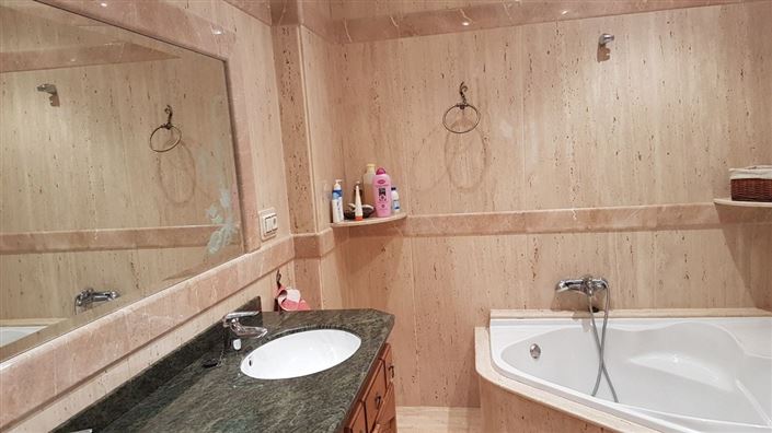 Image No.17-5 Bed Townhouse for sale