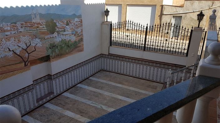 Image No.21-5 Bed Townhouse for sale