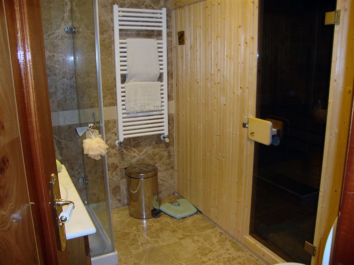 Image No.13-9 Bed Country House for sale