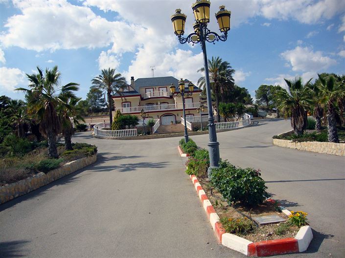 Image No.5-9 Bed Country House for sale