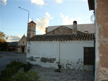 470massivepropertyonedgeofvillagecf83154