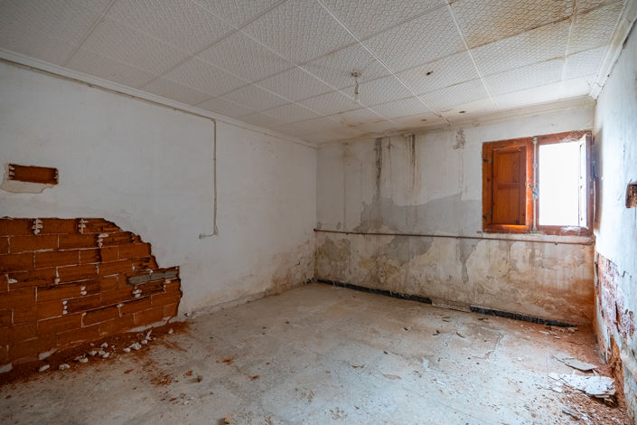 Image No.17-2 Bed Farmhouse for sale